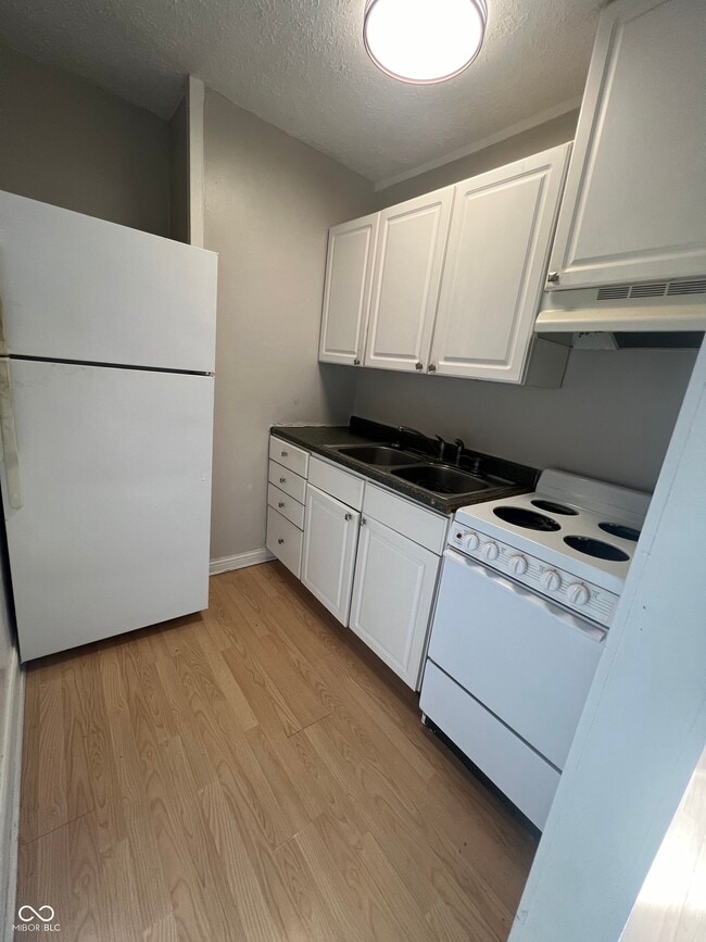 Photo - 208 S Main St