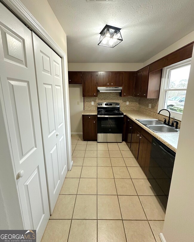 Photo - 104 Wrenwood Ln