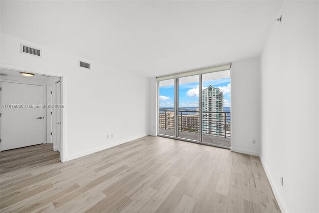 Building Photo - 325 S Biscayne Blvd Unit 3819 Rental