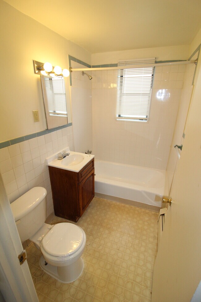 Photo - 157 School St