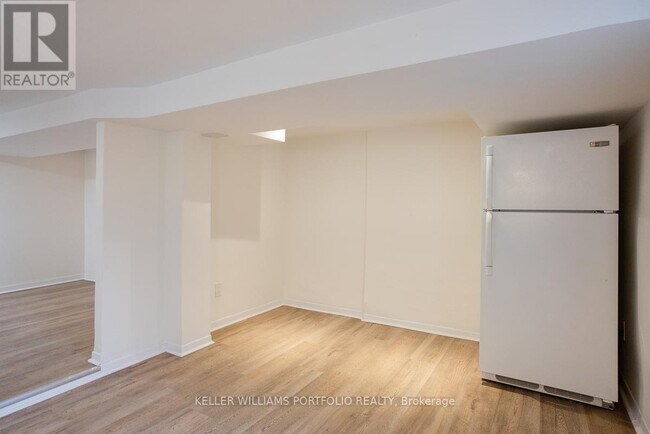 Photo - 821 Gladstone Ave