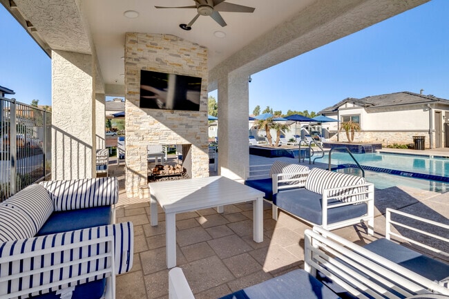 Poolside Casita - The Crofton