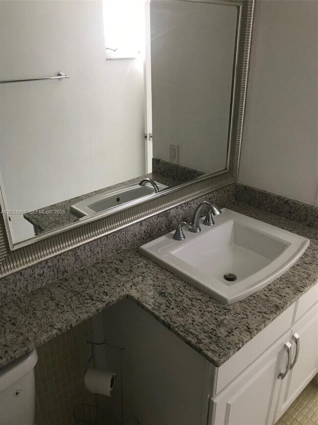 Photo - 2495 SW 82nd Ave Unidad 304