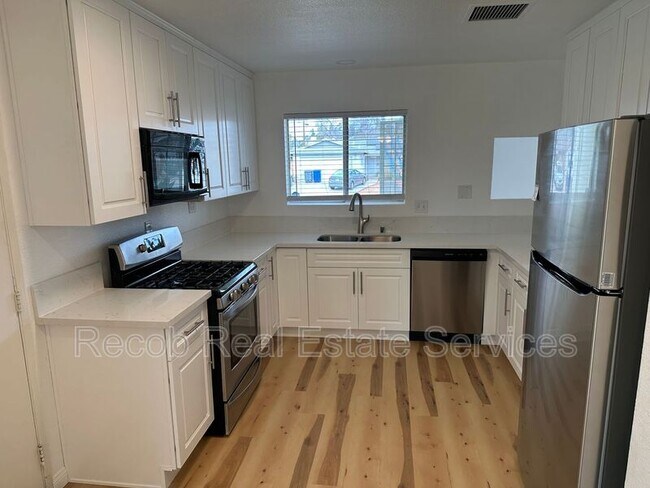 Photo - 1375 Coker Way