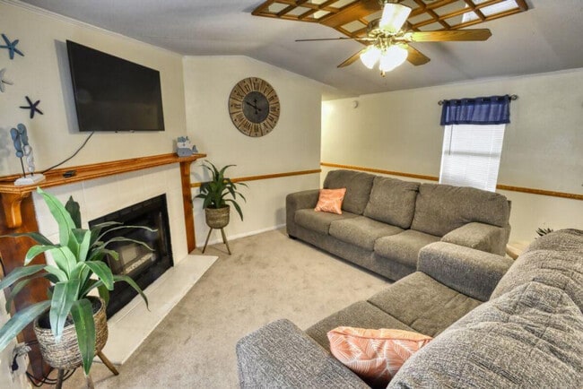 Building Photo - 12366 Ailanthus Dr Rental