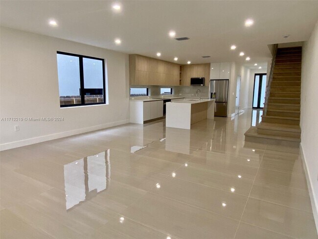Photo - 309 SW 10th St