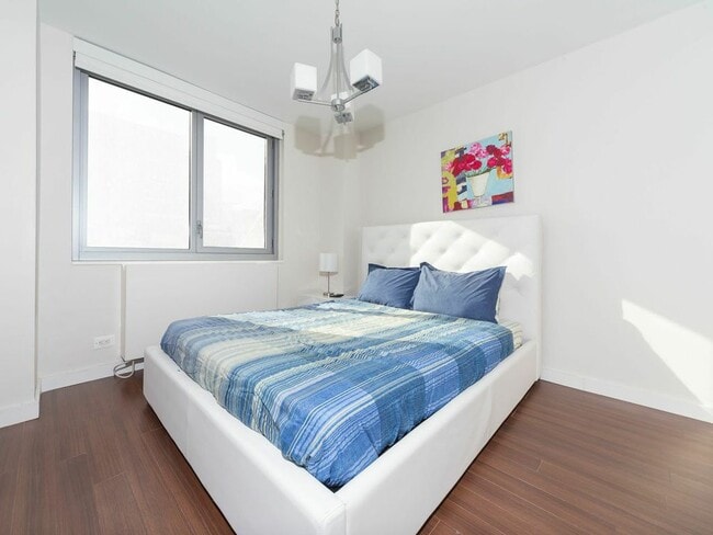 576 9th Ave