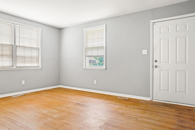 Photo - 819 Hadley Rd