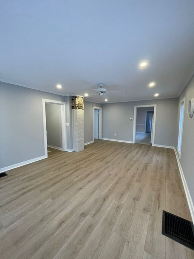 Photo - Newly Renovated 2 Bedroom Duplex