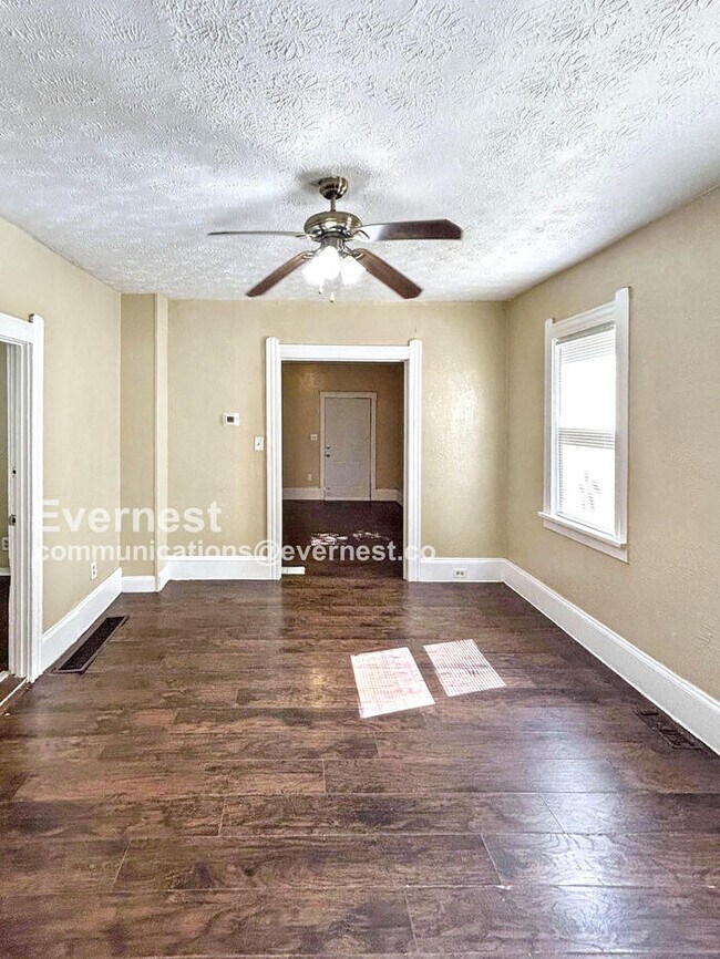 Photo - 1100 E 74th St