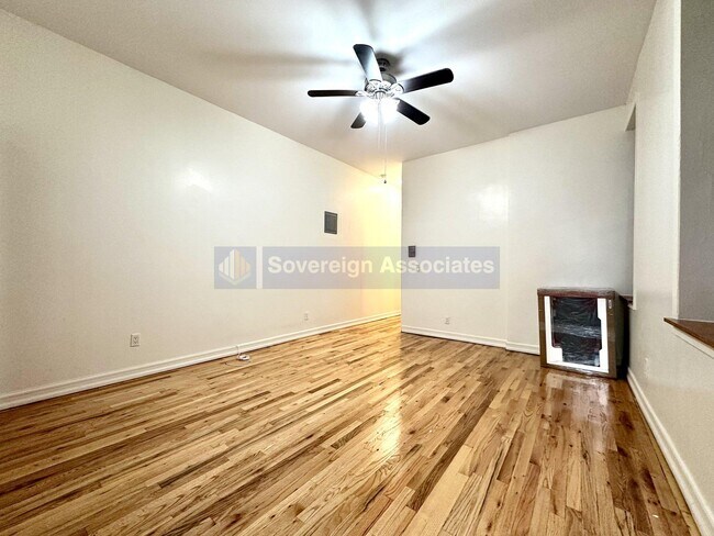 Photo - 3133 Broadway Unit 3