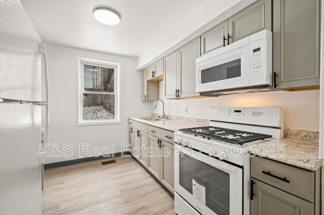 Photo - 1947 Westmont Ave