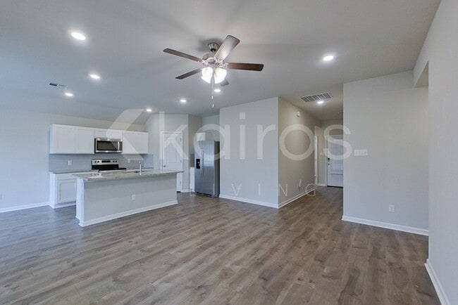 Photo - 206 Yardley Ct