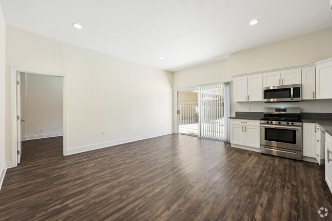 1BR, 1BA - 800SF - Dining Room