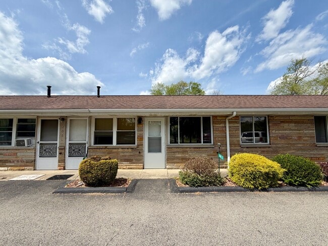 Building Photo - 1001 Basilone Dr Unit 1/2