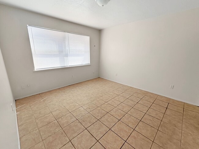Photo - 703-709 W Calle Sur Unit 703