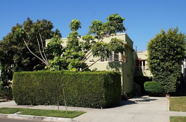 Building Photo - 839 N Alfred St Unit 839 Downstairs Front
