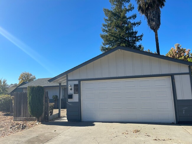 Chico-3 bed 2 bath, 2 car garage, large lot - Chico-3 bed 2 bath, 2 car garage, large lot House