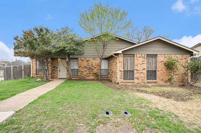 Building Photo - 2201 Jackson Cir