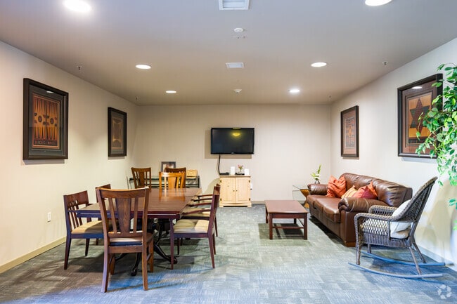 Building 400 - Lobby - Villas at Hamilton