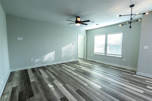 Photo - 102 Marsden St Unit 4