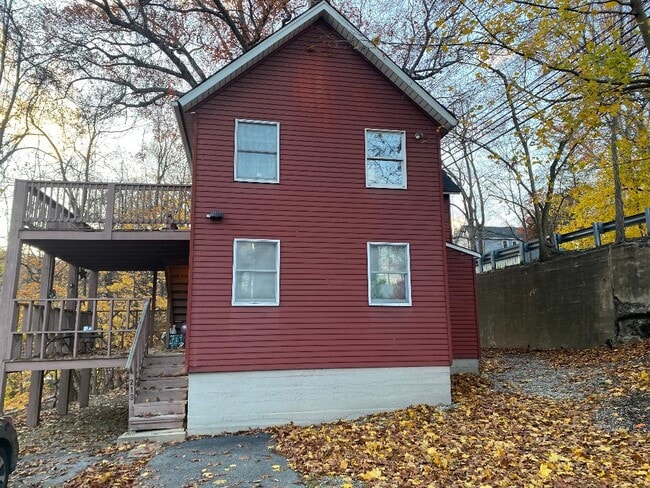 Building Photo - 213 Hamburg Tpke Unit 2