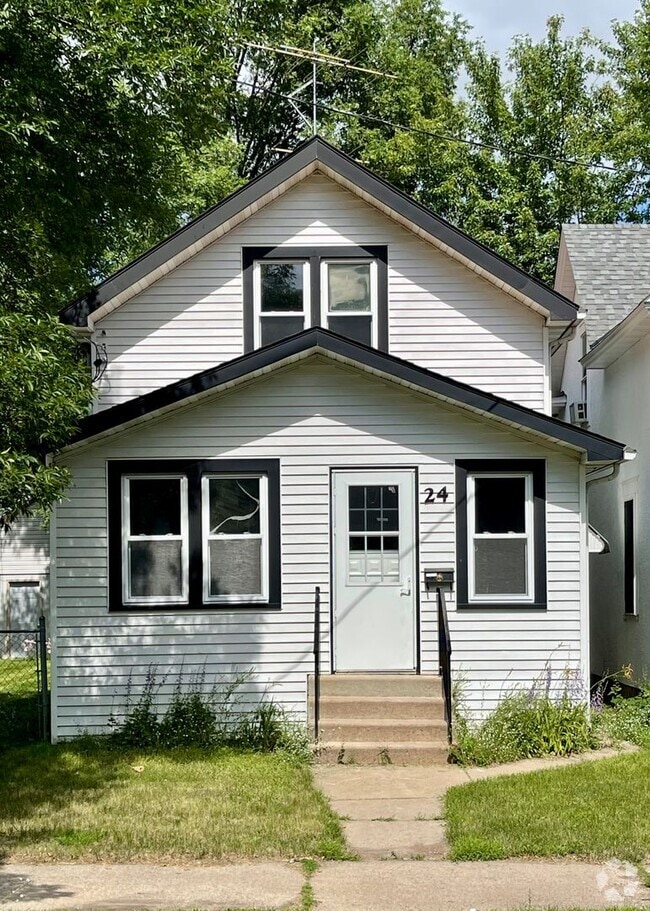 Building Photo - 24 16th Ave N Unit 24 16th Ave N 1 Rental