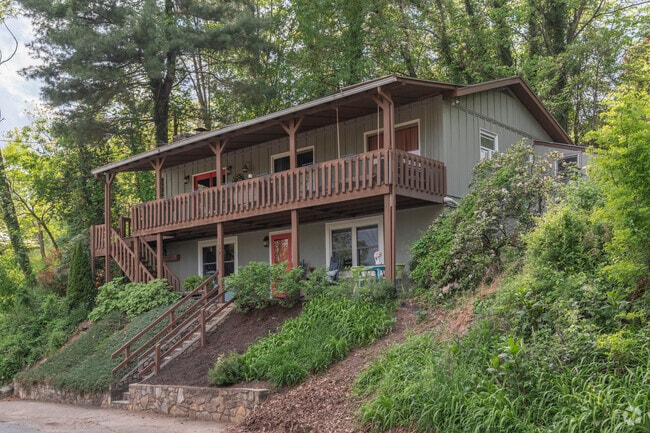 Exterior view - First floor apartment - 159 Jb Ivey Ln Unit Farmhouse Charmer II