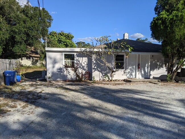 Apartments on Simmons - Apartments on Simmons