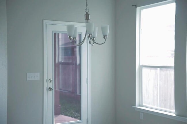 Photo - 211 Pitkin Dr