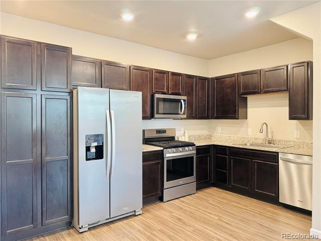 Photo - 1070 Oak Cir
