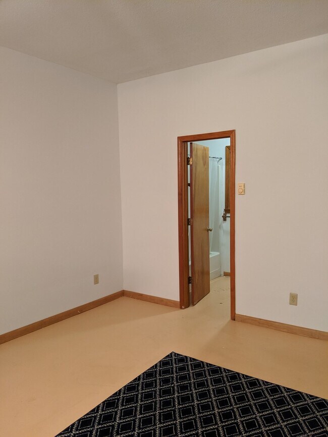 Photo - ***SCHOOL YEAR RENTAL ONLY Available through MAY 15TH ***