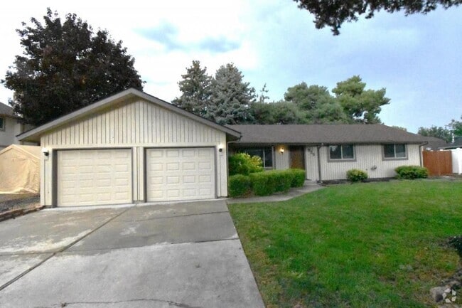 Building Photo - 215 E Mango Dr Rental