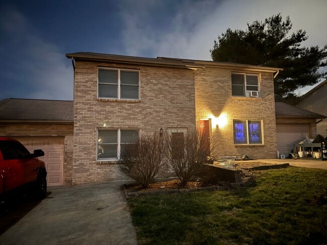 Building Photo - Beautiful 3-Bedroom Townhouse