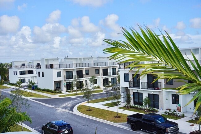 Building Photo - 26130 SW 139th Ave Rental