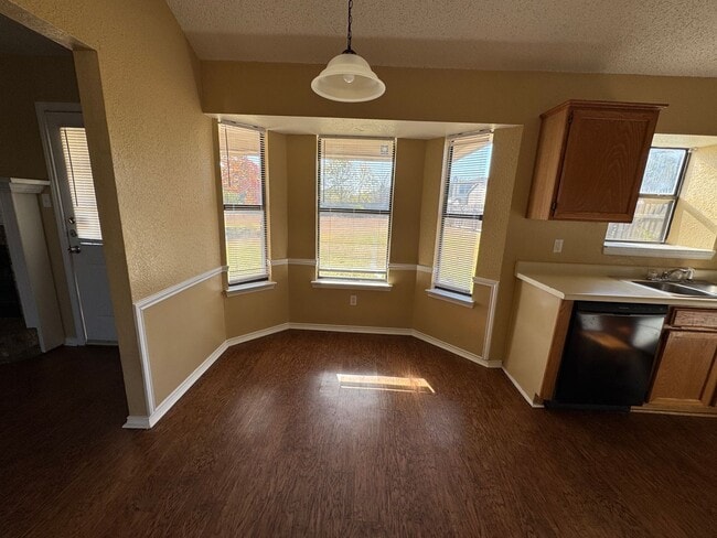 Photo - 3606 Rainforest Ln