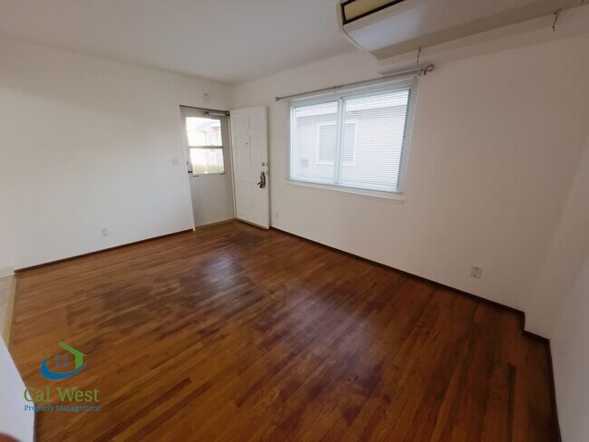 Photo - $2095 - 1BD/1BA Quaint and Well Maintained... Unit # 1