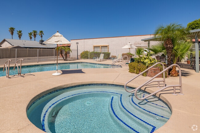 Piscina - Olive Ridge Senior Living