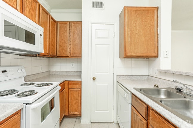 Kitchen - Vickery Parc Apartments