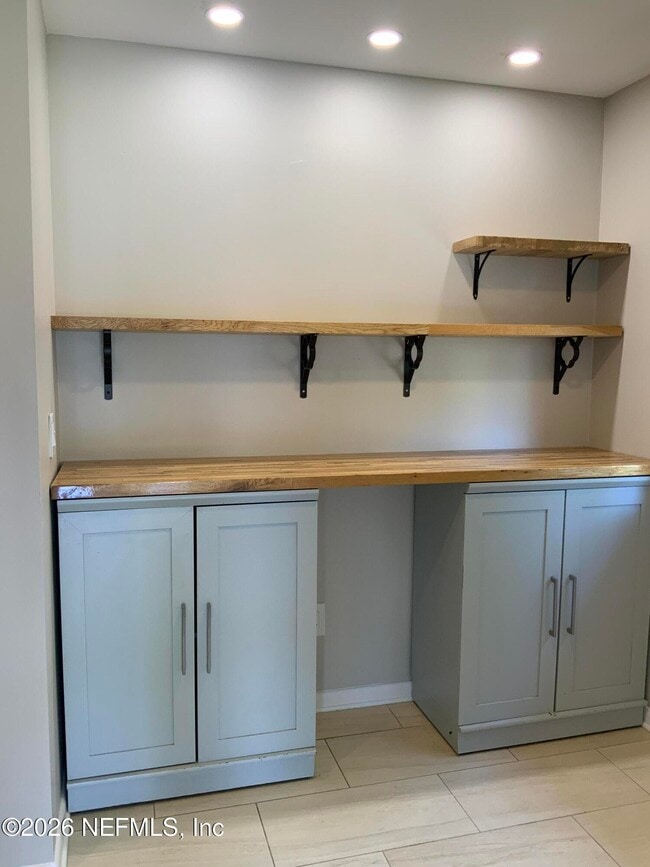 Photo - 1809 Kings Way