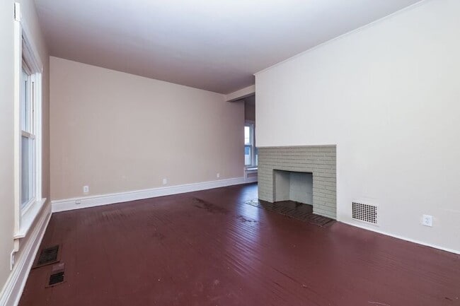 Photo - 557/559 E Madison Ave