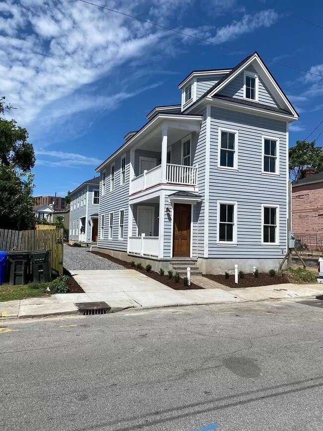 Building Photo - 9 Hanover St Unit Hanover A
