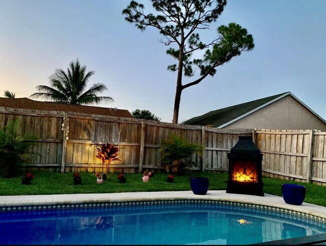 Photo - 6135 Drake St