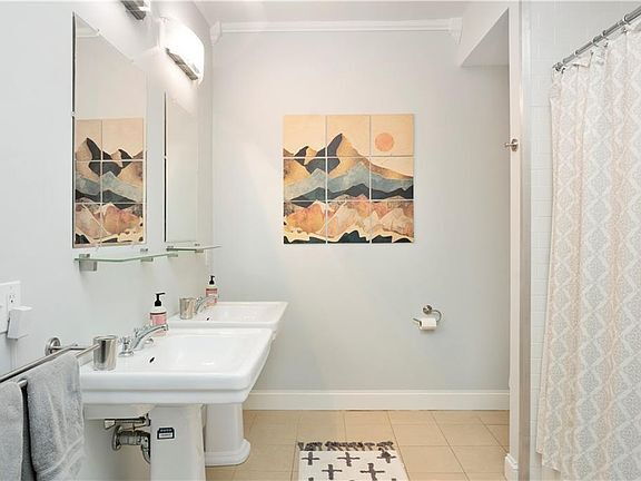 Photo - "Spacious 3-Bed Oasis with Granite Eleganc...