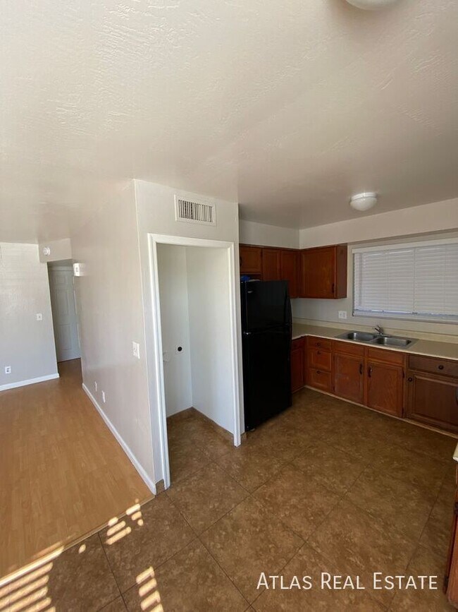 Building Photo - 58 N May Unit 202 Rental