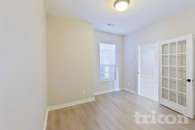 Photo - 616 Meadow Springs Dr