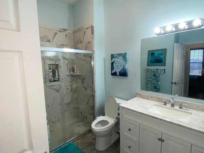 Photo - "Cozy Urban Retreat: Charming 1-Bedroom Oasis in Charlotte's Vibrant Arts District!"