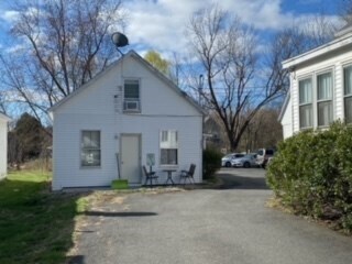 697 Main St Unit 3