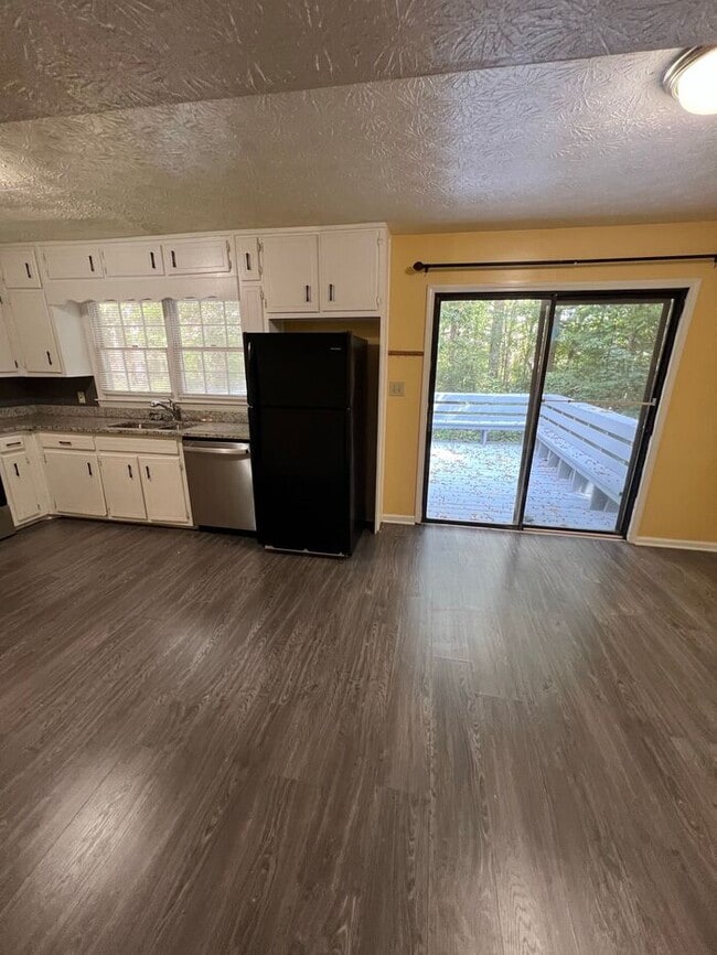 Photo - NOW AVAILABLE!!! Beautiful Townhome with M...