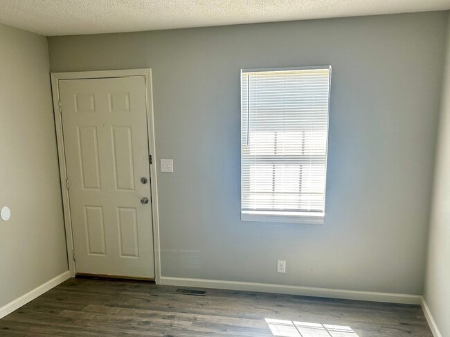 Photo - 16 Rossfield Cv Unidad L